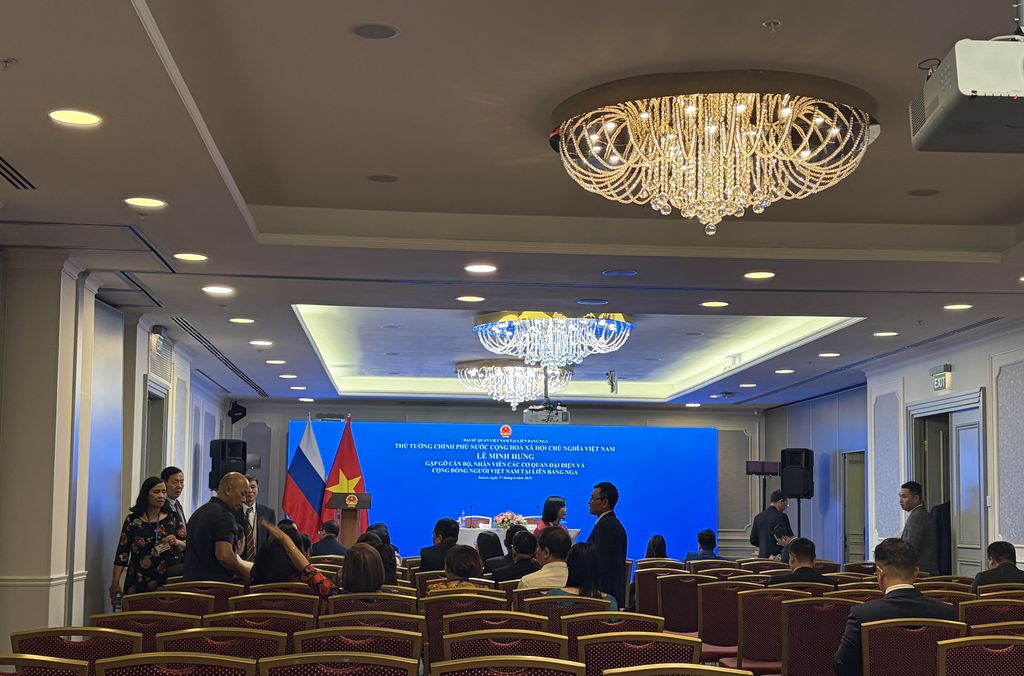 Вьетнам — Россия. LED-экран